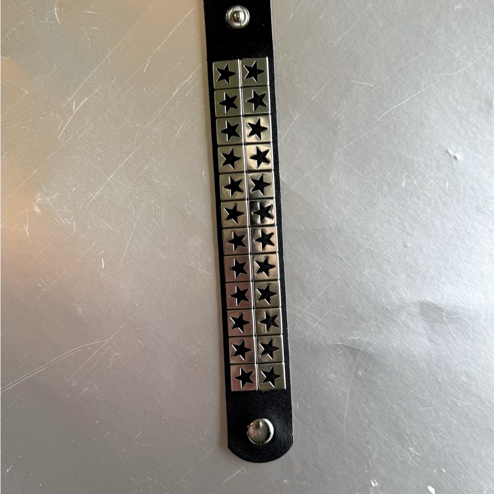 💚💚 Cut-Out Silver Metal Star Studded Snap On Adjustable Bracelet;Black & Silver